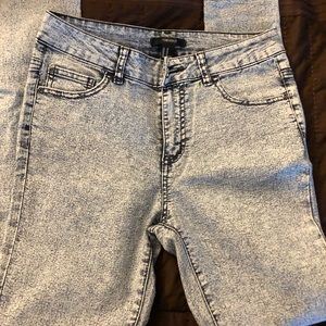 EUC (never worn) Forever21 acid wash skinny jeans